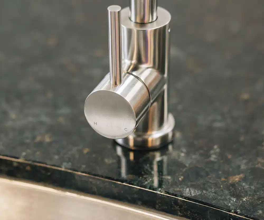Summerset 19" Undermount Sink & 360ยบ Hot/Cold Faucet - Image 4