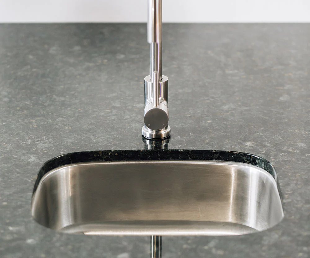 Summerset 19" Undermount Sink & 360ยบ Hot/Cold Faucet - Image 5