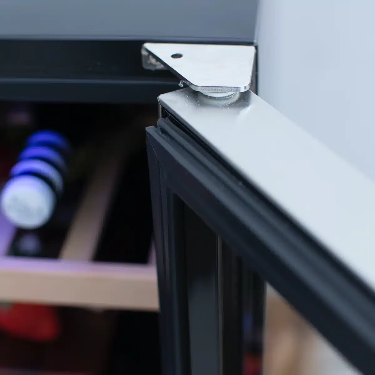 Summerset 15" 3.2C Outdoor Rated Single Zone Wine Cooler - Image 6