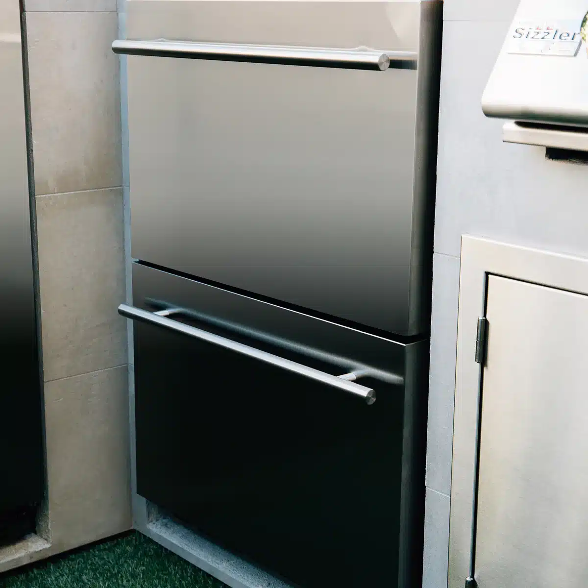 Summerset 24" 5.3c Deluxe Outdoor Rated 2-Drawer Refrigerator - Image 3